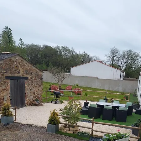 Дом отдыха Familiale Near Beaches Ле-Сабль-д’Олон