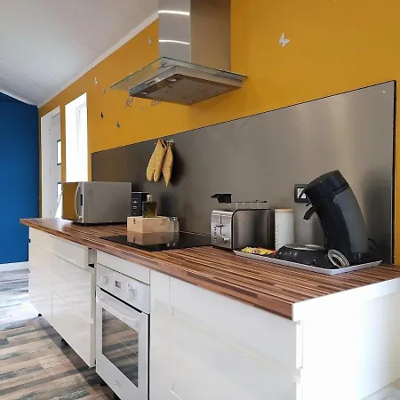 Дом отдыха Familiale Near Beaches *