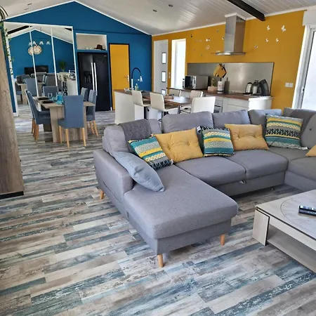 Familiale Near Beaches Дом отдыха Ле-Сабль-д’Олон