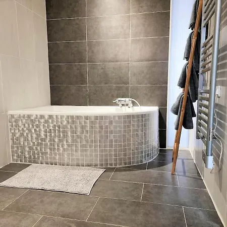 Дом отдыха Familiale Near Beaches *