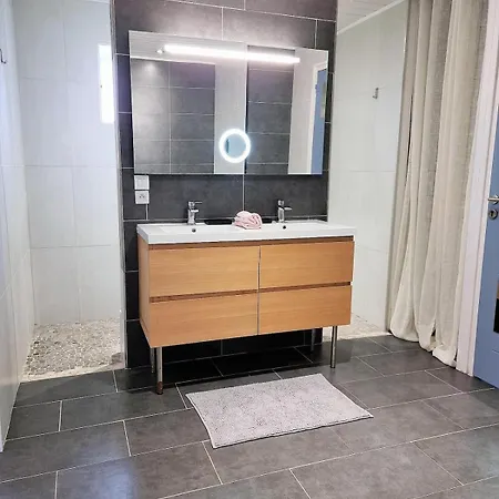 Familiale Near Beaches Дом отдыха Ле-Сабль-д’Олон